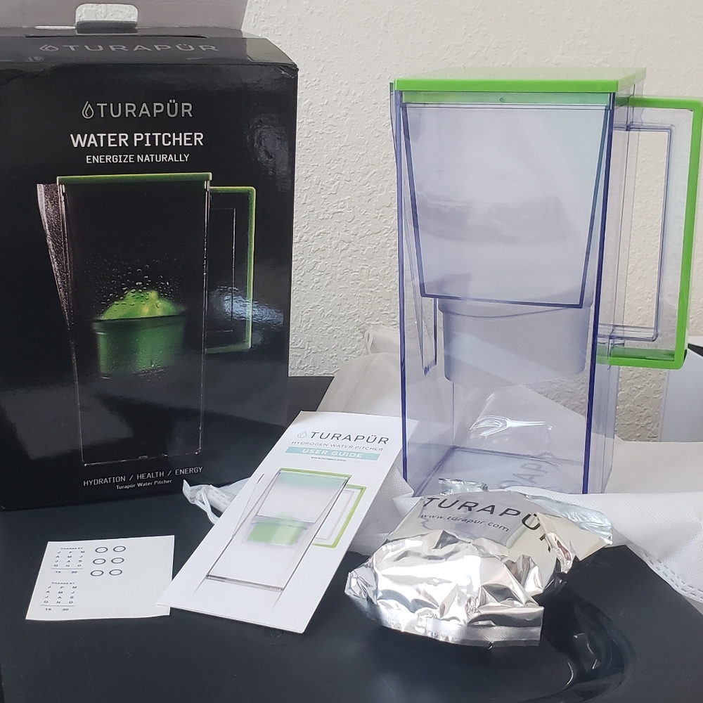 TURAPÜR Water Pitcher in Clear with Lime Green Accent NEW in Box